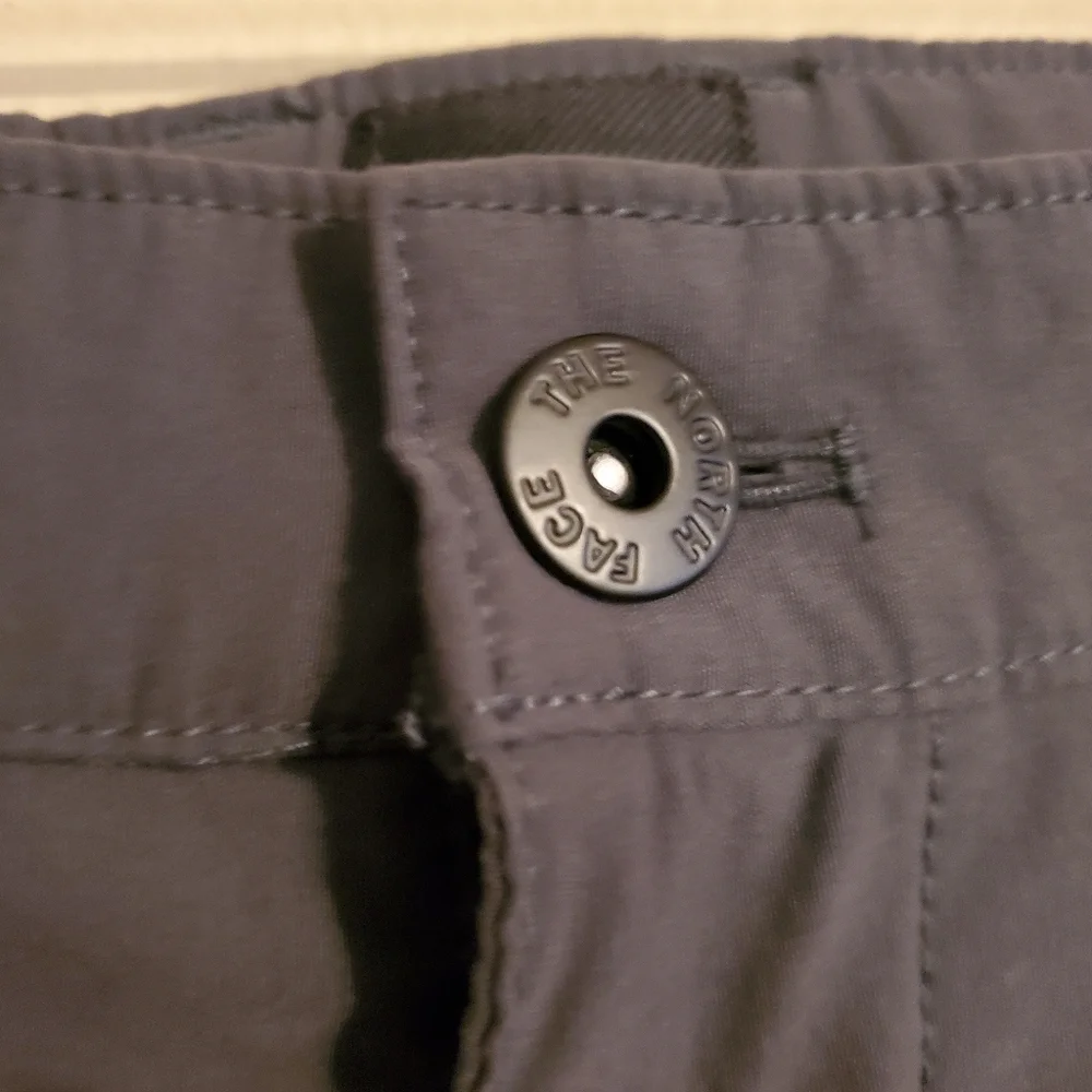 THE NORTH FACE Dark Gray‎ Nylon Gorpcore Performance Chino Shorts Men's Size 34